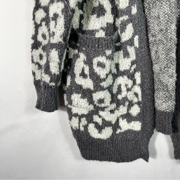 Dreamers by Debut White & Gray Plush Leopard Oversized Eyelash Knit Cardigan S - Picture 2 of 5